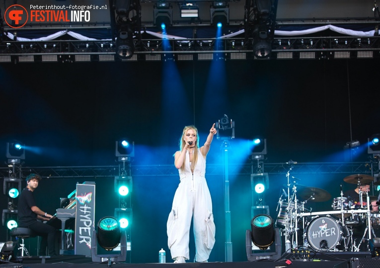 Davina Michelle op Concert at Sea 2022 foto