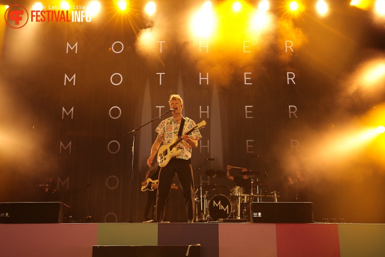 Mother Mother op Pinkpop 2022 -Zondag foto