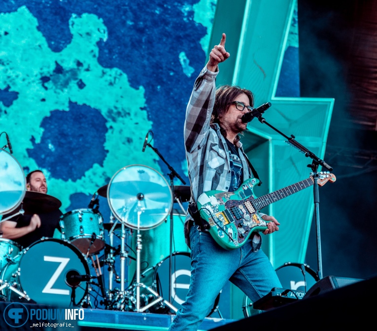 Weezer op Hella Mega Tour - 22/06 - Stadspark foto