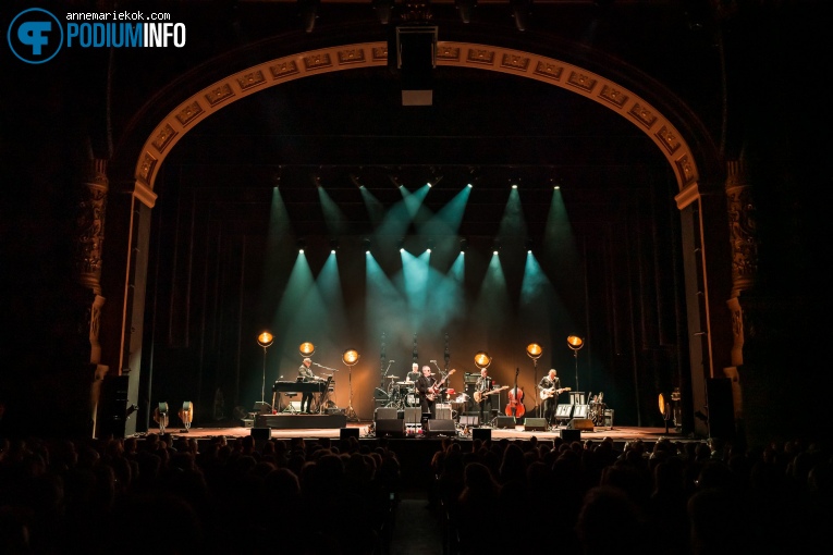 Elvis Costello & the Imposters op Elvis Costello -28/06 - Carré foto