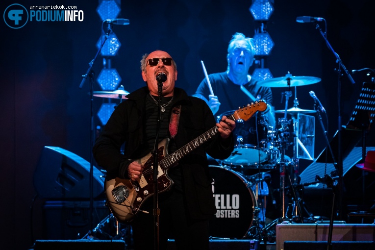 Elvis Costello & the Imposters op Elvis Costello -28/06 - Carré foto
