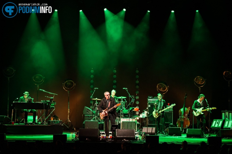 Elvis Costello & the Imposters op Elvis Costello -28/06 - Carré foto