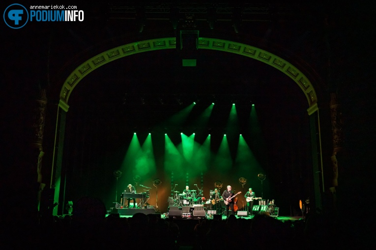 Elvis Costello & the Imposters op Elvis Costello -28/06 - Carré foto