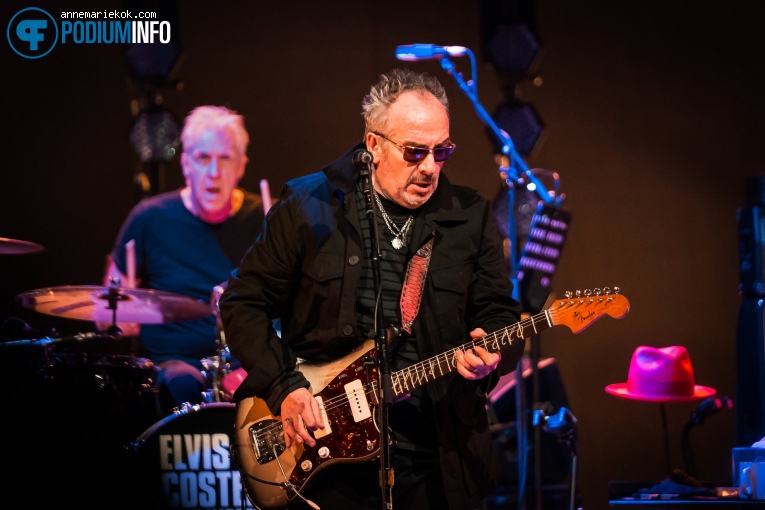Elvis Costello & the Imposters op Elvis Costello -28/06 - Carré foto