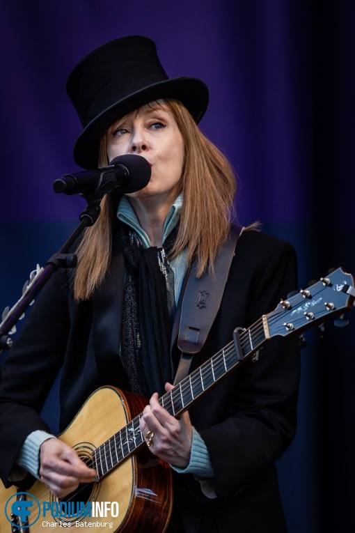 Suzanne Vega op Suzanne Vega - 29/06 - Zuiderparktheater foto