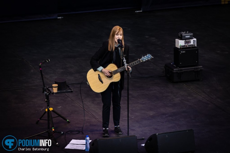 Suzanne Vega op Suzanne Vega - 29/06 - Zuiderparktheater foto
