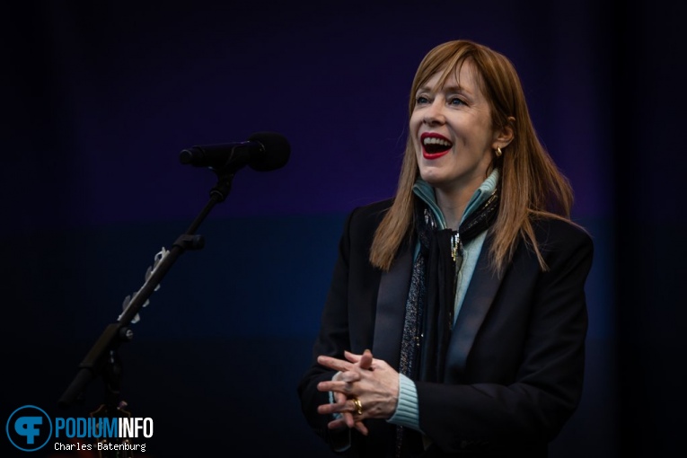 Suzanne Vega op Suzanne Vega - 29/06 - Zuiderparktheater foto