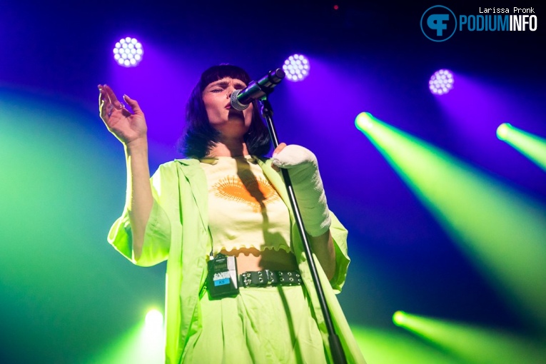Winona Oak op Alec Benjamin - 01/07 - Melkweg foto