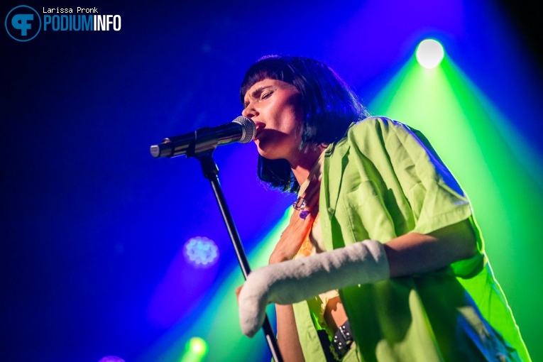 Winona Oak op Alec Benjamin - 01/07 - Melkweg foto