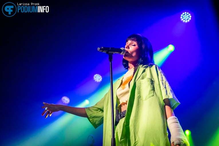 Winona Oak op Alec Benjamin - 01/07 - Melkweg foto