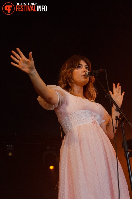 Yumi Zouma op Metropolis Festival 2022 foto