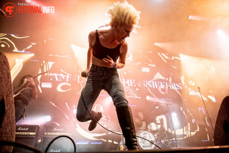 Amyl and The Sniffers op Down The Rabbit Hole 2022 - Zondag foto