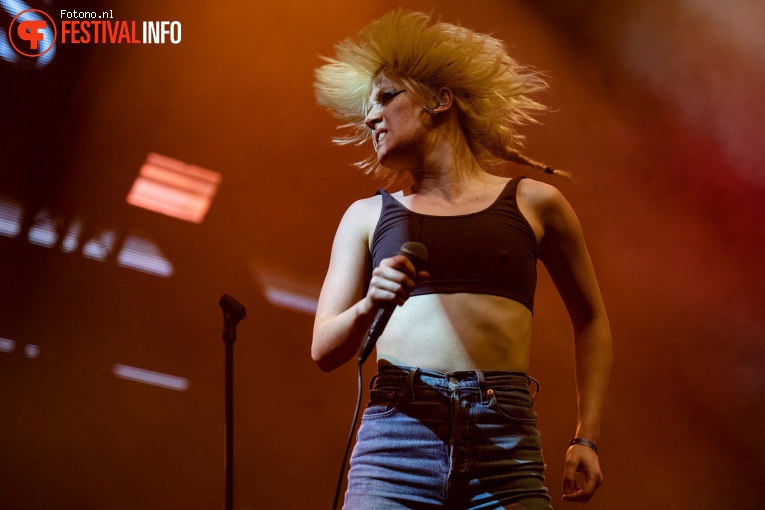 Amyl and The Sniffers op Down The Rabbit Hole 2022 - Zondag foto