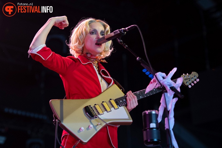 St. Vincent op Down The Rabbit Hole 2022 - Zondag foto