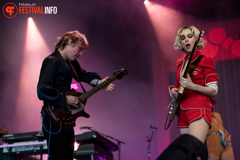 St. Vincent op Down The Rabbit Hole 2022 - Zondag foto