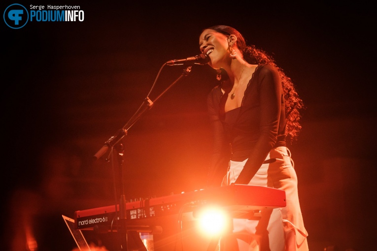 Charlotte Dos Santos	 op Lianne La Havas - 05/07 - TivoliVredenburg foto