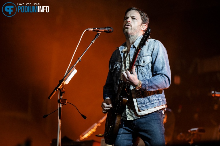 Kings of Leon op Kings of Leon - 07/07 - Evenemententerrein A2 Weert Noord foto