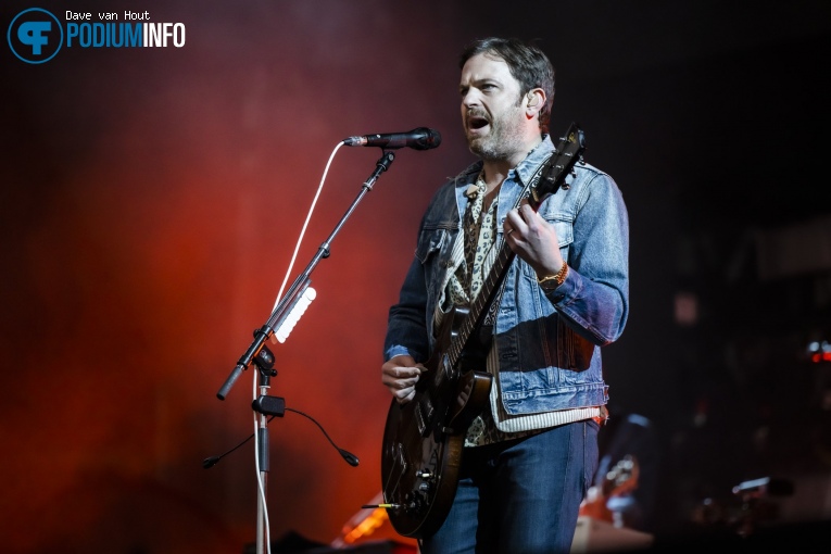 Kings of Leon op Kings of Leon - 07/07 - Evenemententerrein A2 Weert Noord foto