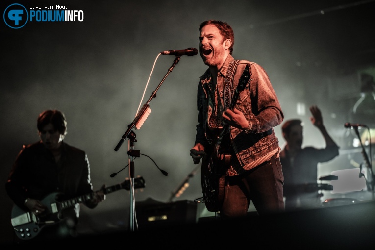 Kings of Leon op Kings of Leon - 07/07 - Evenemententerrein A2 Weert Noord foto