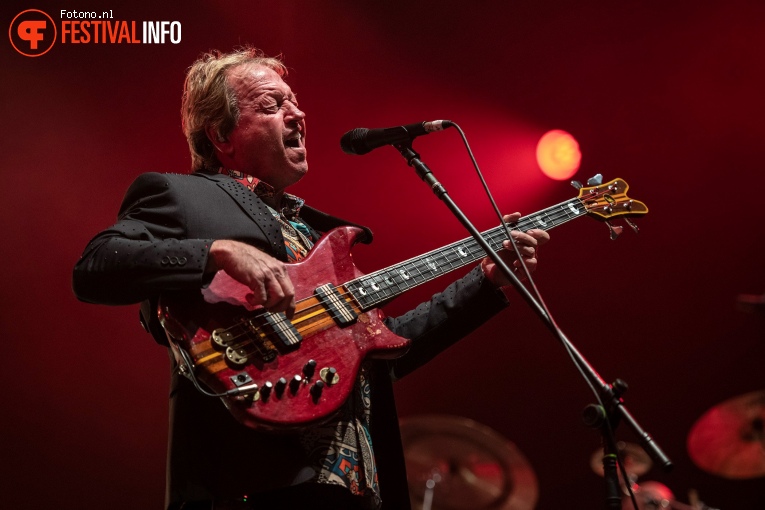 Level 42 op Bospop 22 - Vrijdag foto