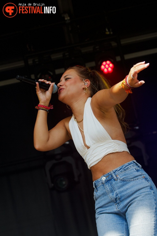 Elle Hollis op Waterpop 2022 foto