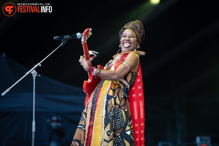 Fatoumata Diawara op Paléo 2022 foto