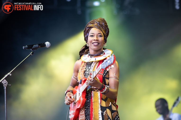 Fatoumata Diawara op Paléo 2022 foto