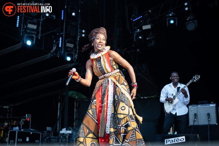 Fatoumata Diawara op Paléo 2022 foto