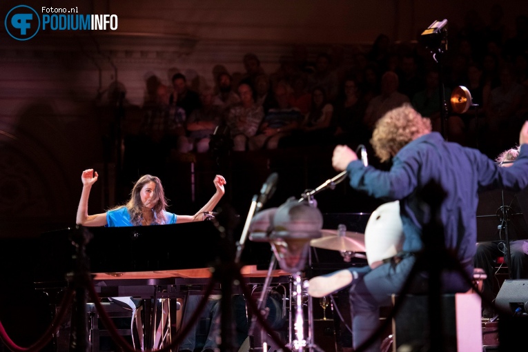 Iris Hond op Iris Hond - 06/08 - Het Concertgebouw foto