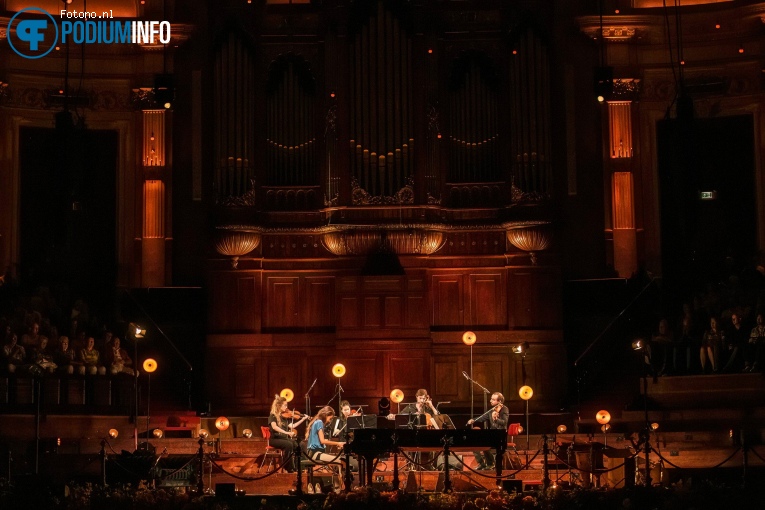 Iris Hond op Iris Hond - 06/08 - Het Concertgebouw foto