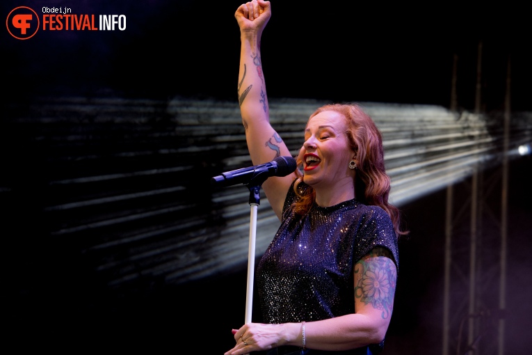 Anneke van Giersbergen op Huntenpop 2022 foto