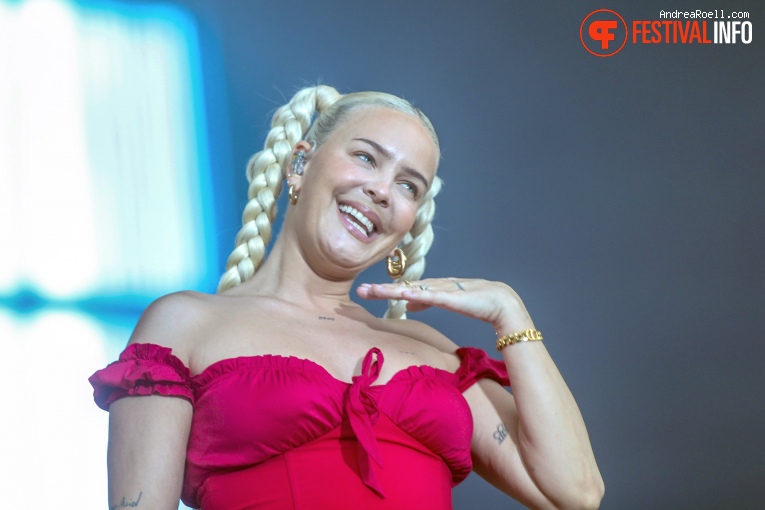 Anne-Marie op Sziget 2022 - Zondag foto