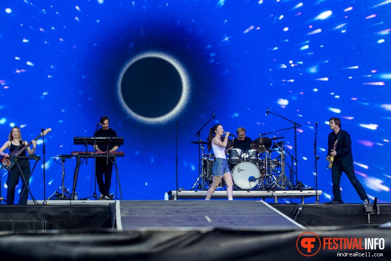 Sigrid op Sziget 2022 - Zondag foto
