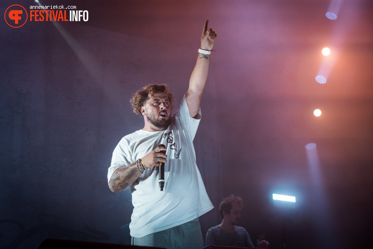 Zwangere Guy op Lowlands 2022 - vrijdag foto