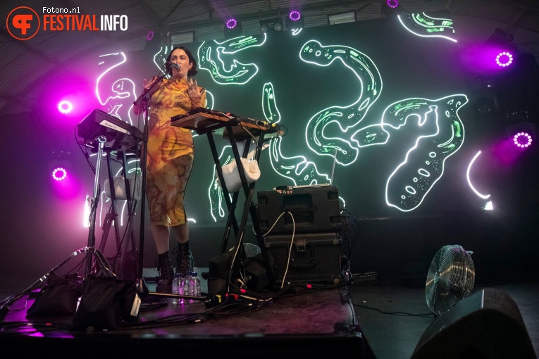 Kelly Lee Owens op Lowlands 2022 - zondag foto