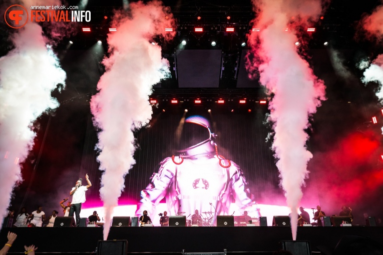 Burna Boy op Lowlands 2022 - zondag foto