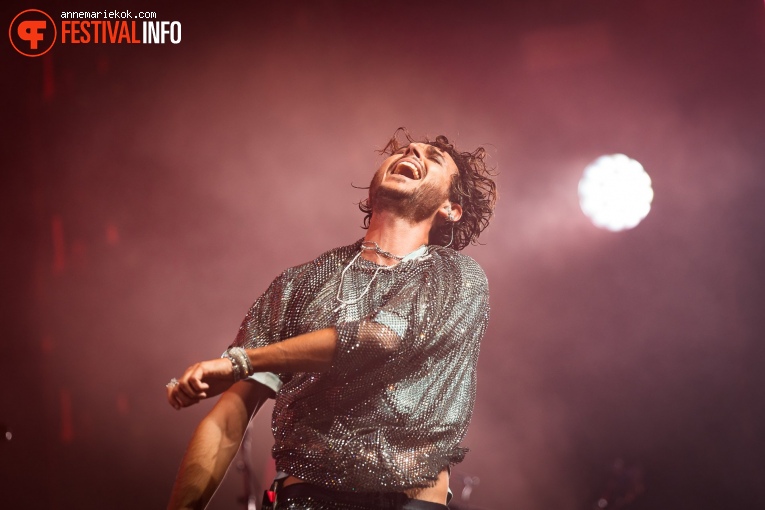 Oscar And The Wolf op Lowlands 2022 - zaterdag foto