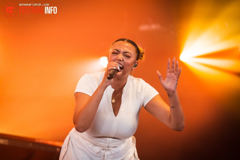 Mahalia op Lowlands 2022 - zaterdag foto