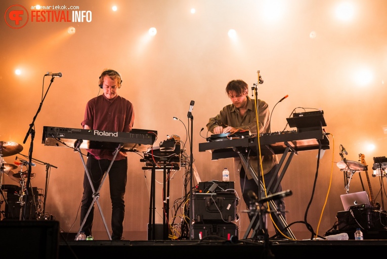 Weval op Lowlands 2022 - zaterdag foto