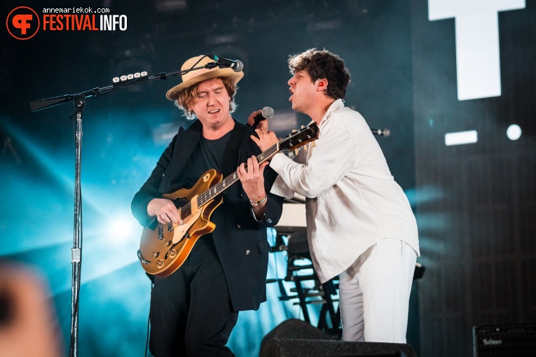 The Kooks op Lowlands 2022 - zaterdag foto