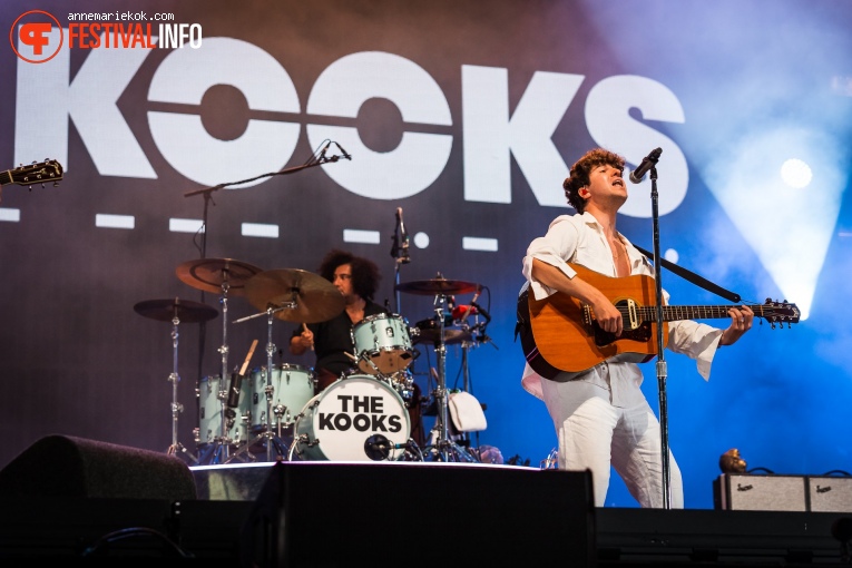 The Kooks op Lowlands 2022 - zaterdag foto