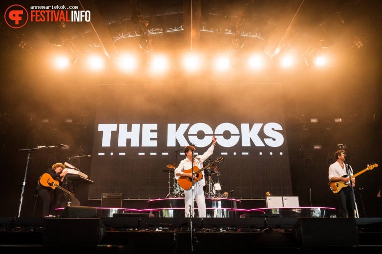 The Kooks op Lowlands 2022 - zaterdag foto