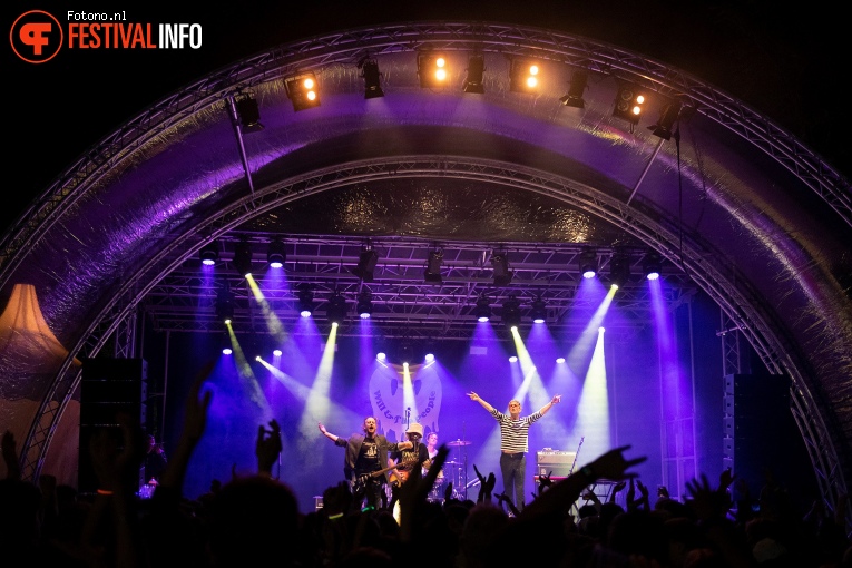 Will And The People op Mixtream 2022 foto