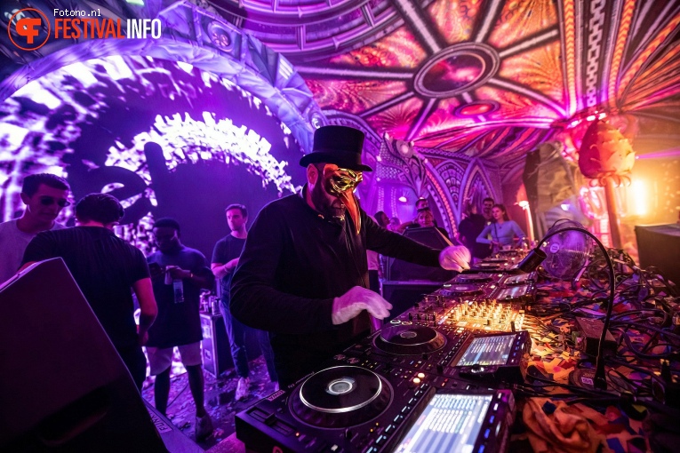 Claptone op Elrow Town Festival 2022 foto