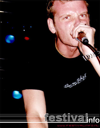 Born From Pain op Resistance Tour 2002 foto