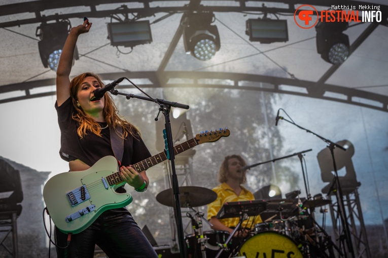 Wies (zangeres) op Appelpop 2022 foto