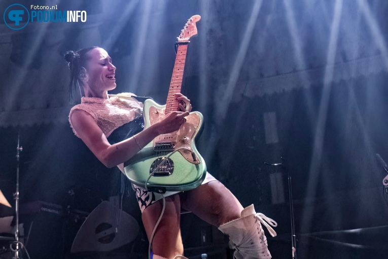 maeve op Banks - 11/09 - Paradiso foto