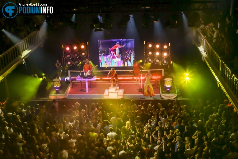Sofi Tukker op Sofi Tukker - 12/09 - Paradiso foto