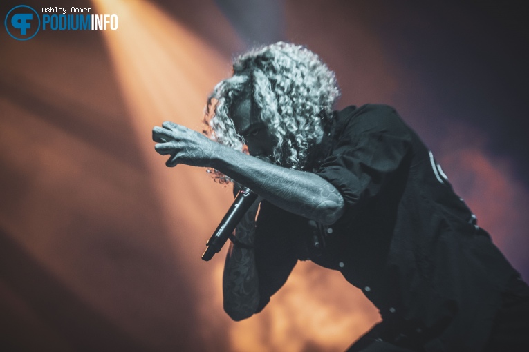 Lorna Shore op Parkway Drive - 23/09 - AFAS Live foto