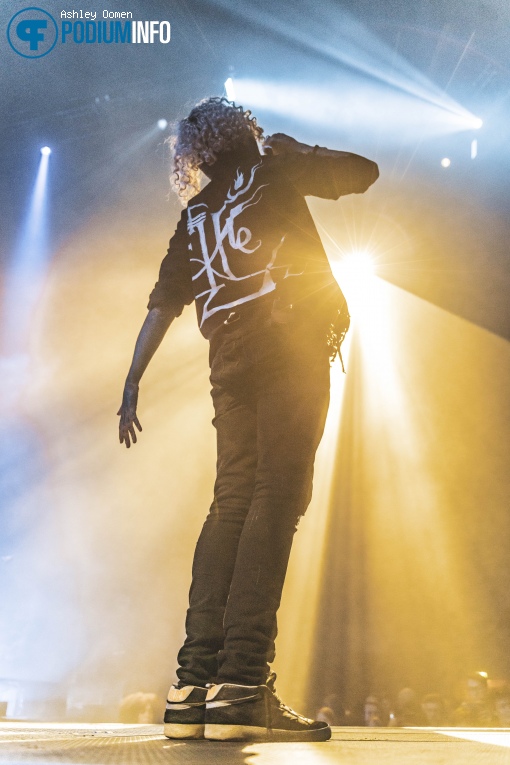 Lorna Shore op Parkway Drive - 23/09 - AFAS Live foto